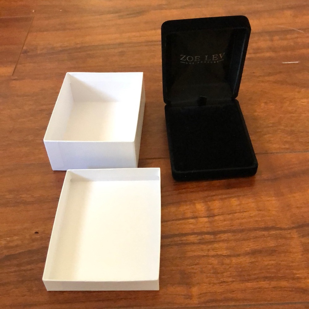 Free Empty jewelry box with box